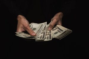 30代が過払い金請求をする際の費用はいくらかかるの？